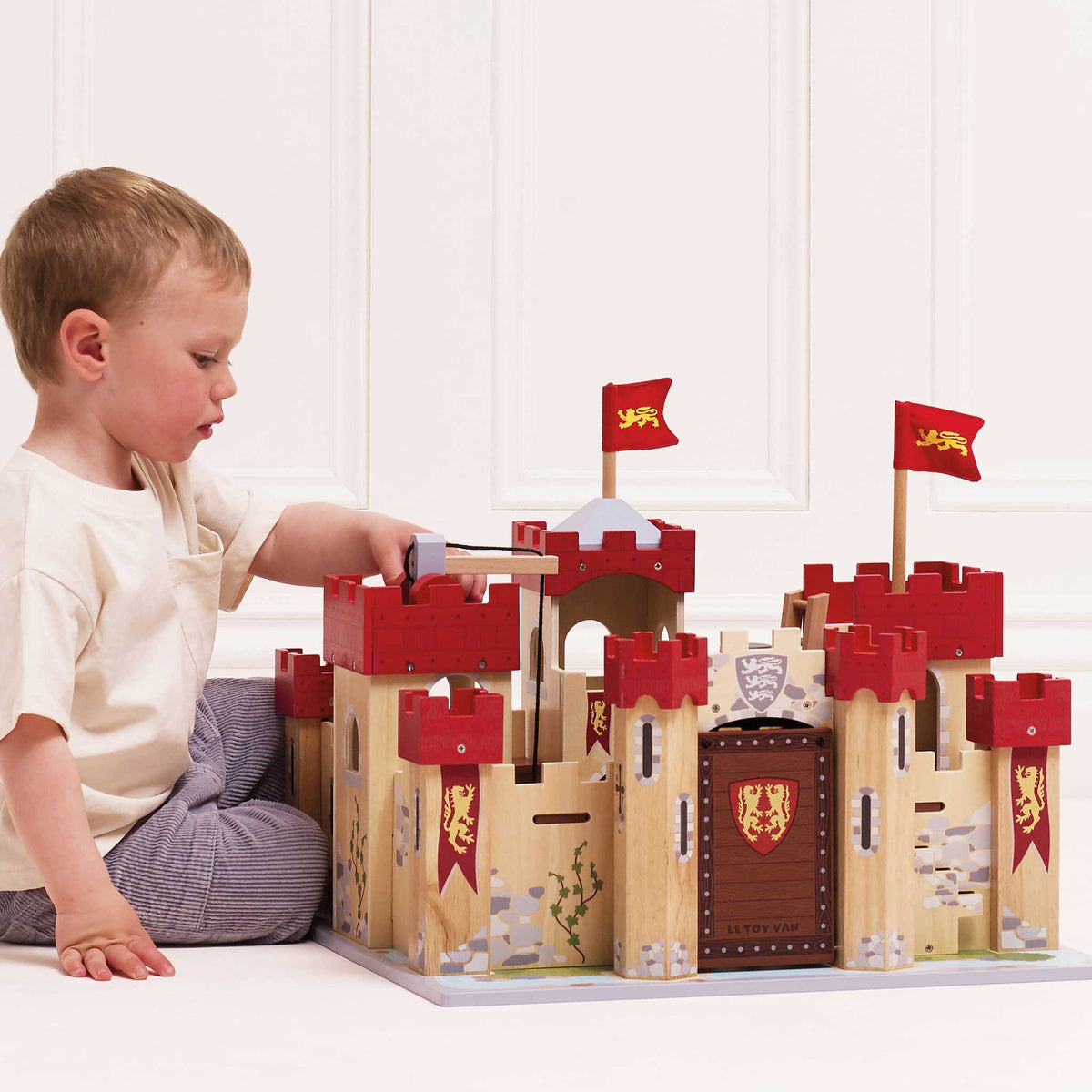 Le Toy Van, Inc. - Lionheart Wooden Castle