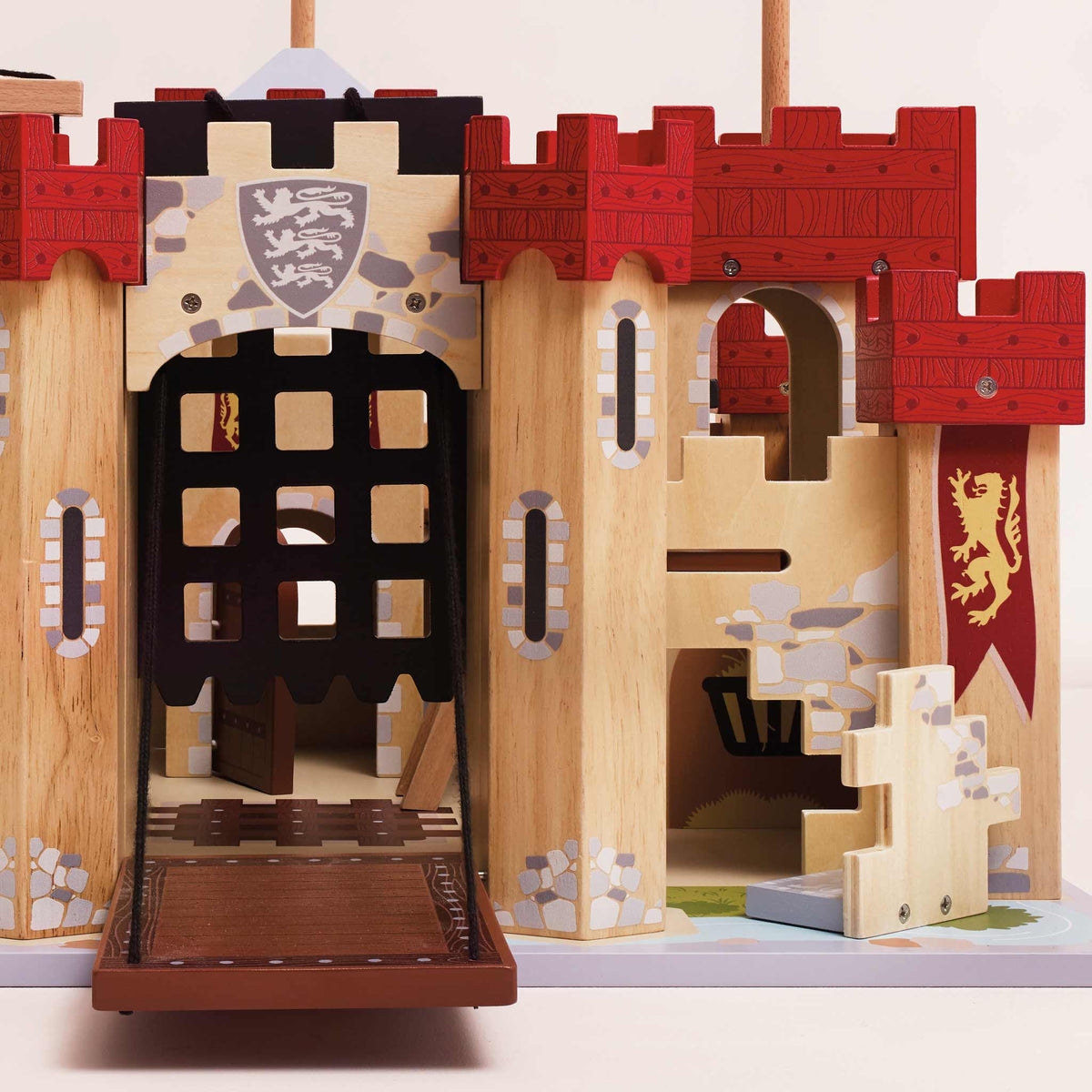 Le Toy Van, Inc. - Lionheart Wooden Castle