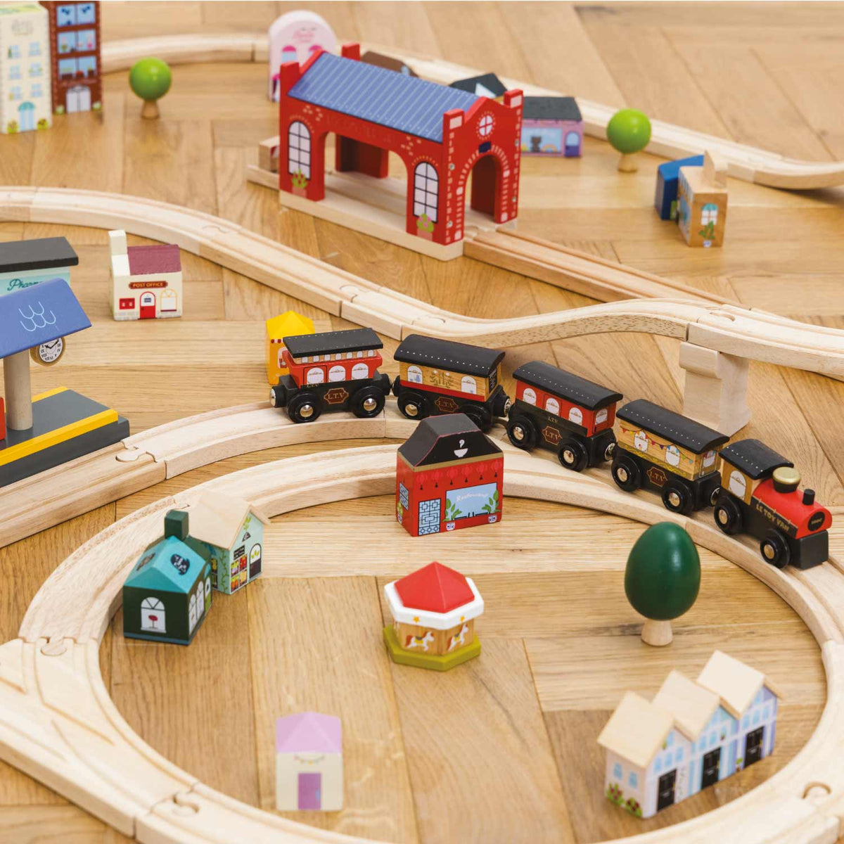 Le Toy Van, Inc. - London Train Set