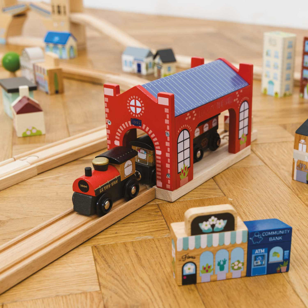Le Toy Van, Inc. - London Train Set