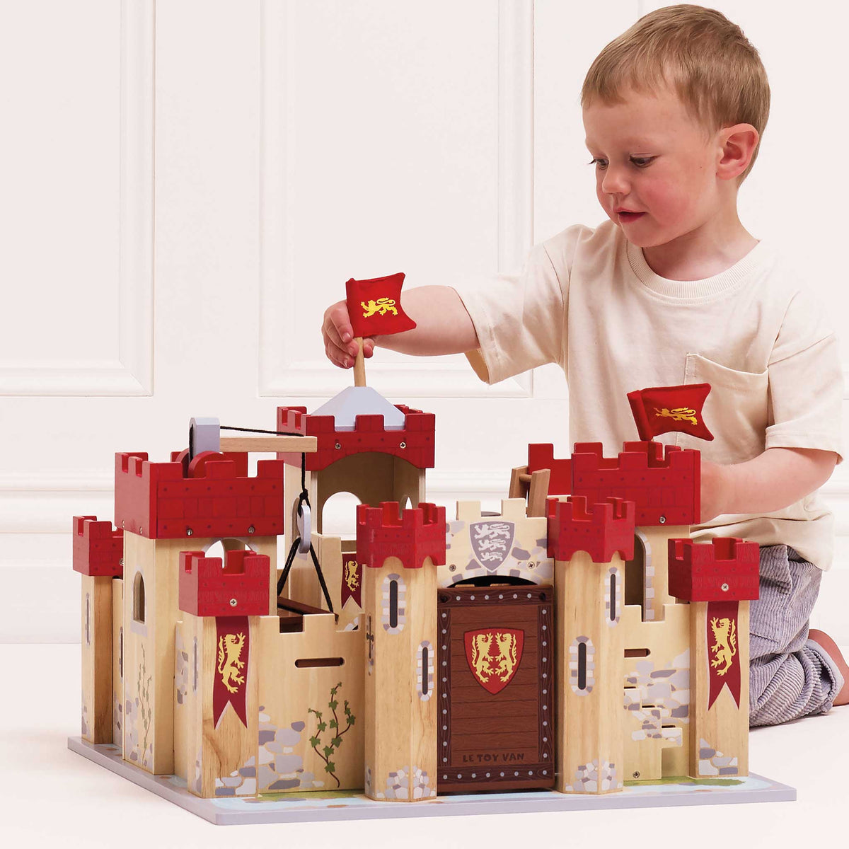 Le Toy Van, Inc. - Lionheart Wooden Castle