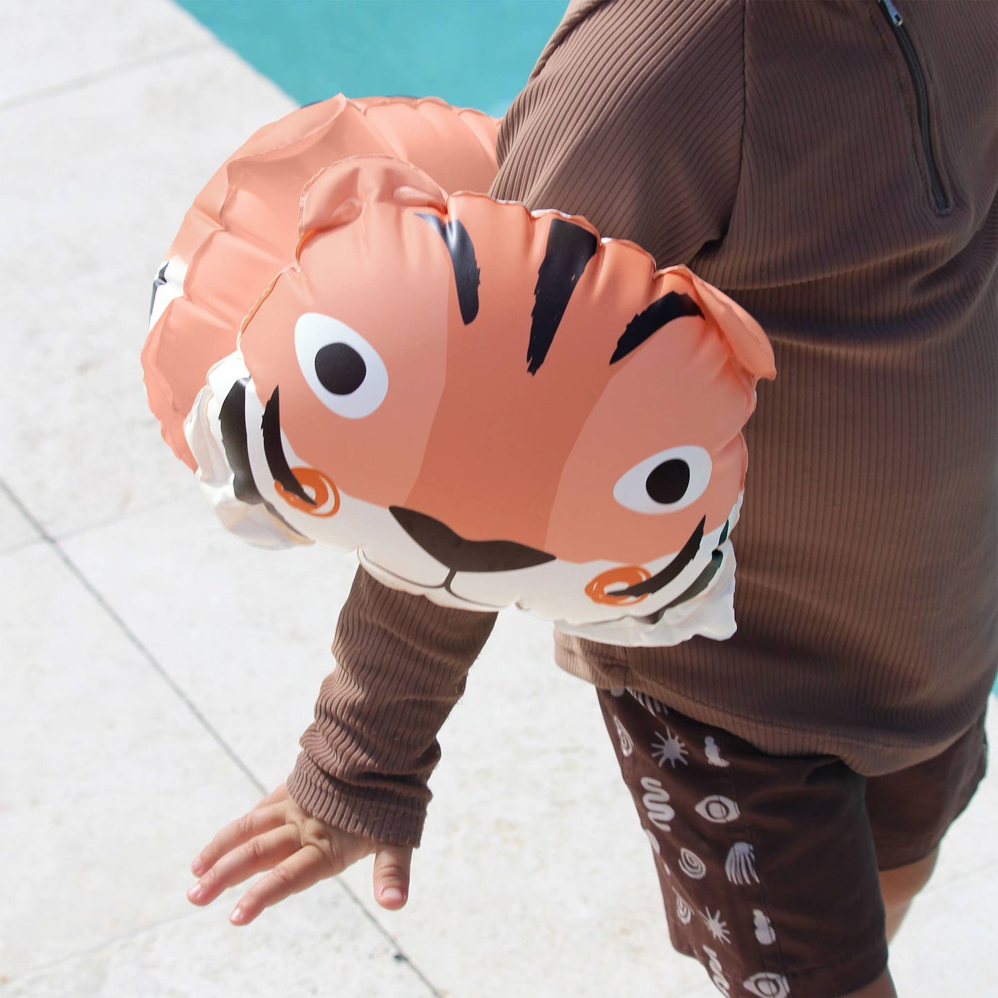 Sunnylife - Inflatable Arm Band Tino the Tiger Clay